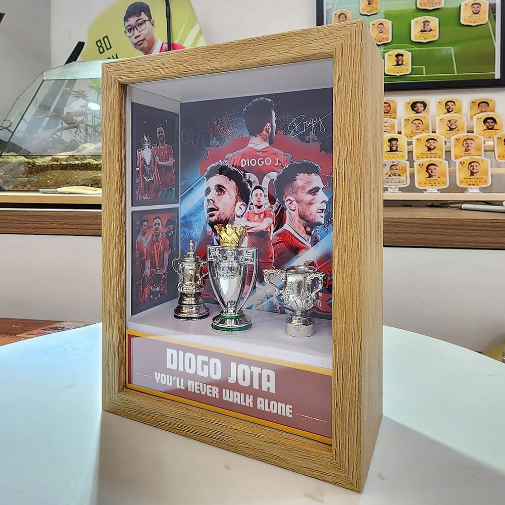 Diogo Jota Display Frame – “You’ll Never Walk Alone” DDTCTND